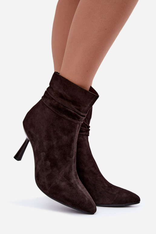 suede shoes with thin heels insulated with ruffles D&A JC62-1049 in chocolate
