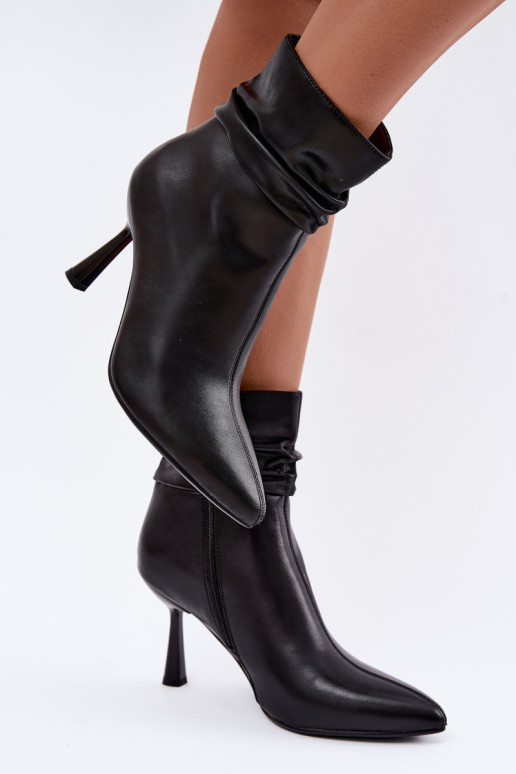 ankle boots with thin heels insulated with ruffles D&A JC62-1070 in black