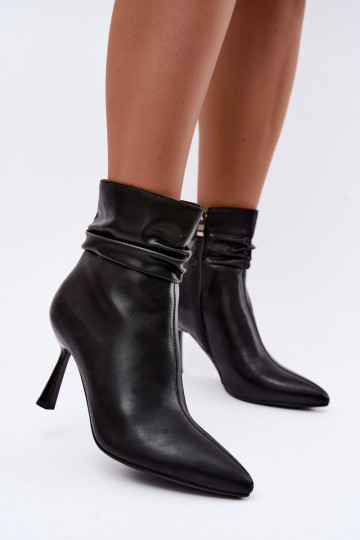 ankle boots with thin heels insulated with ruffles D&A JC62-1070 in black 2