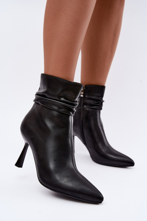 ankle boots with thin heels insulated with ruffles D&A JC62-1070 in black