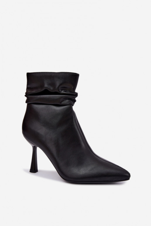 ankle boots with thin heels insulated with ruffles D&A JC62-1070 in black