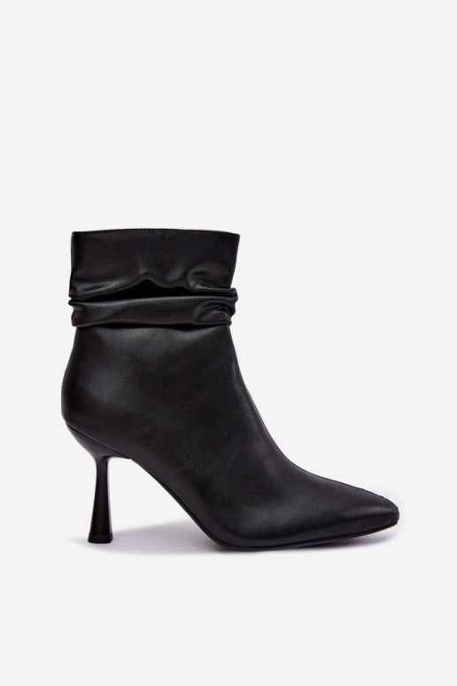 ankle boots with thin heels insulated with ruffles D&A JC62-1070 in black