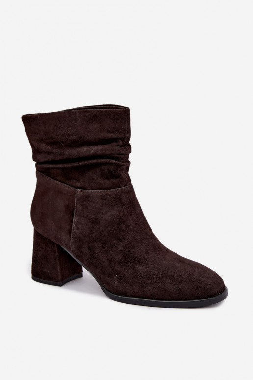 Natural suede ankle boots with wrinkles and heels D&A JC62-1021 chocolate