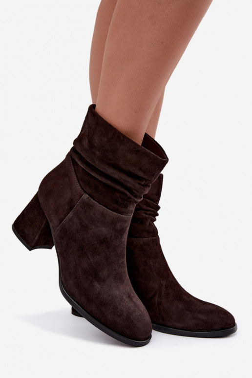Natural suede ankle boots with wrinkles and heels D&A JC62-1021 chocolate