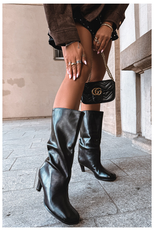 Slip-on long boots with heels black Caldira