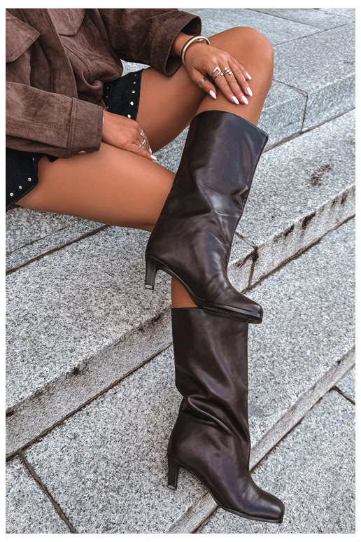 Slip-on long boots with heels chocolate Caldira
