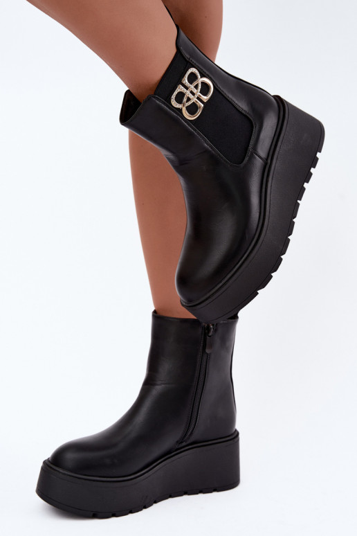 Warm stylish ankle boots with platform and decorative details in black Solavie