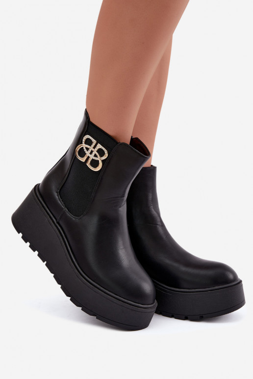 Warm stylish ankle boots with platform and decorative details in black Solavie