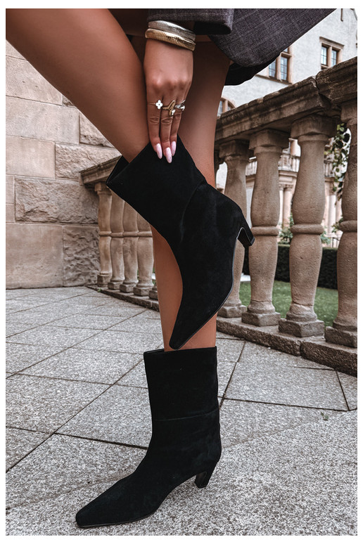 Faux suede warm slip-on shoes with heels in black Tai turiciejka K7791-01