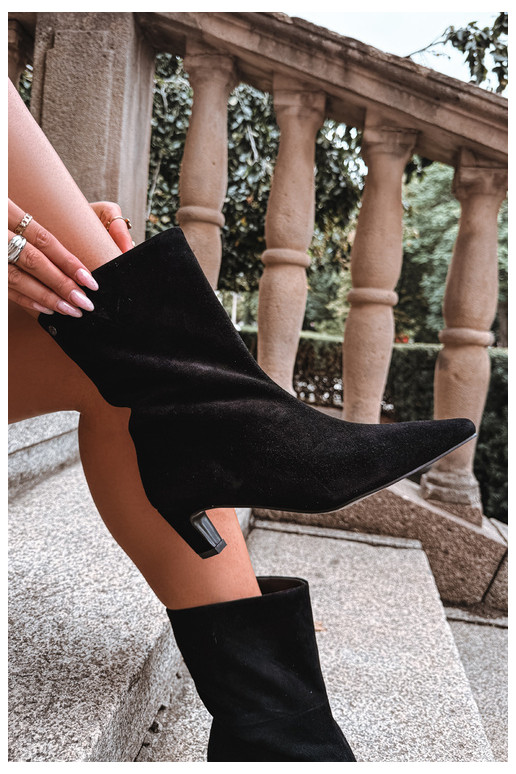 Faux suede warm slip-on shoes with heels in black Tai turiciejka K7791-01
