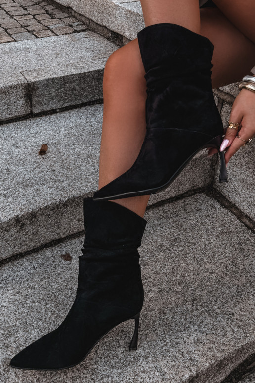 ankle boots in faux suede with thin heels insulated with ruffles D&A JC62-1038 in black