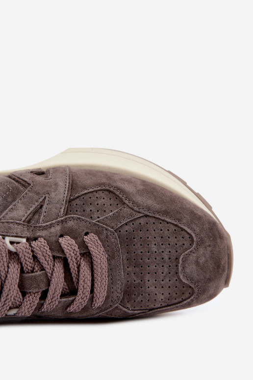 Damskie sneakersy z sztucznego zamszu Kobbo 67048 ciemno brązowe