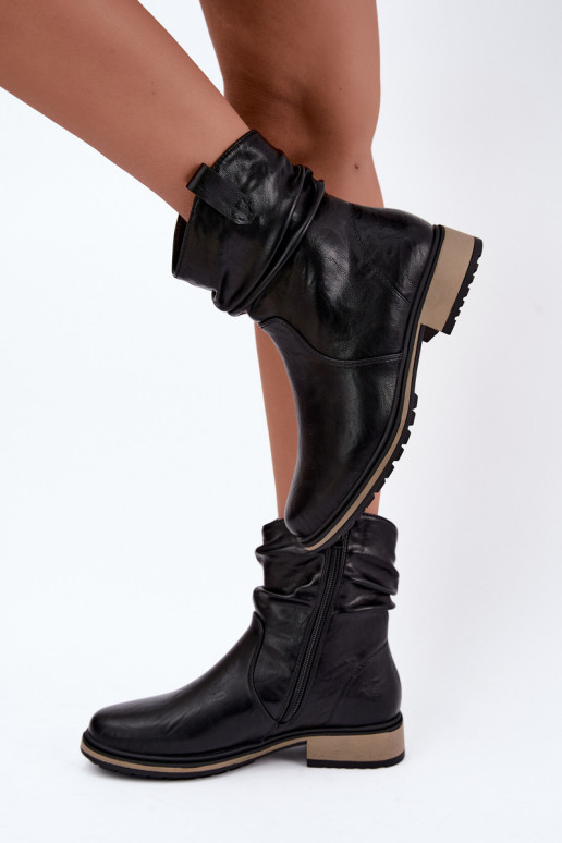 Warm women's ankle boots with wrinkles in black