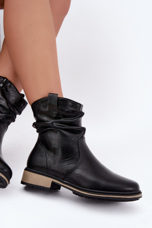 Warm women's ankle boots with wrinkles in black