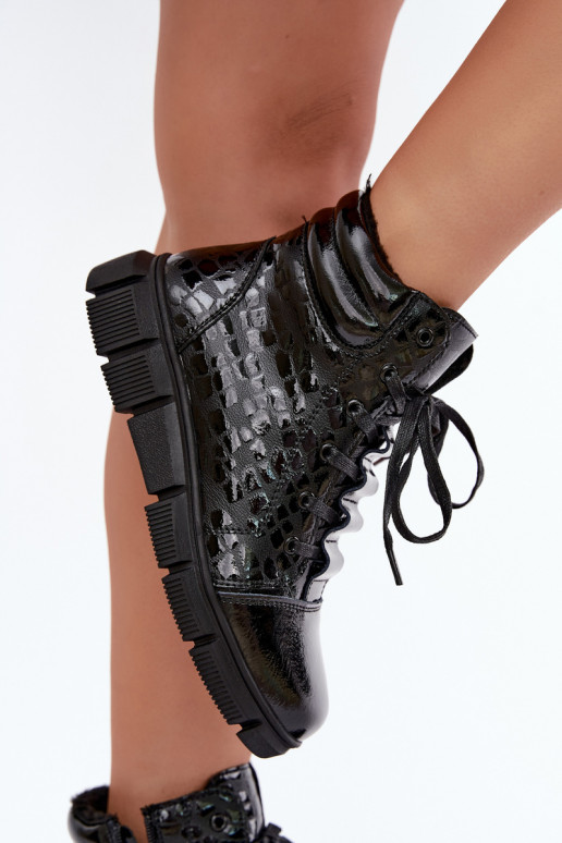 Faux leather insulated women's ankle boots with patent effect black color Canelia