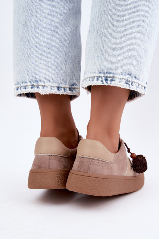 Sneakers z sztucznej zamszowej skóry z puszystymi pomponami Vinceza 79682 piaskowe