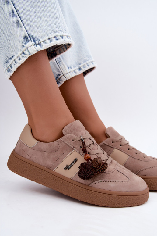 Sneakers z sztucznej zamszowej skóry z puszystymi pomponami Vinceza 79682 piaskowe