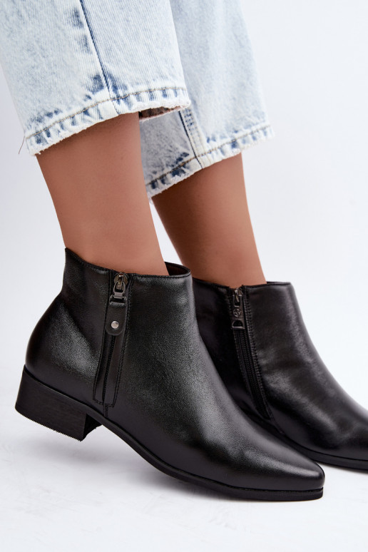 Leather ankle boots with low heel Vinceza 133136 in black color
