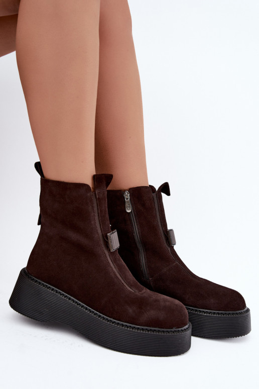 Ankle boots made of faux suede with platform insulated D&A CR62-3448 in chocolate color