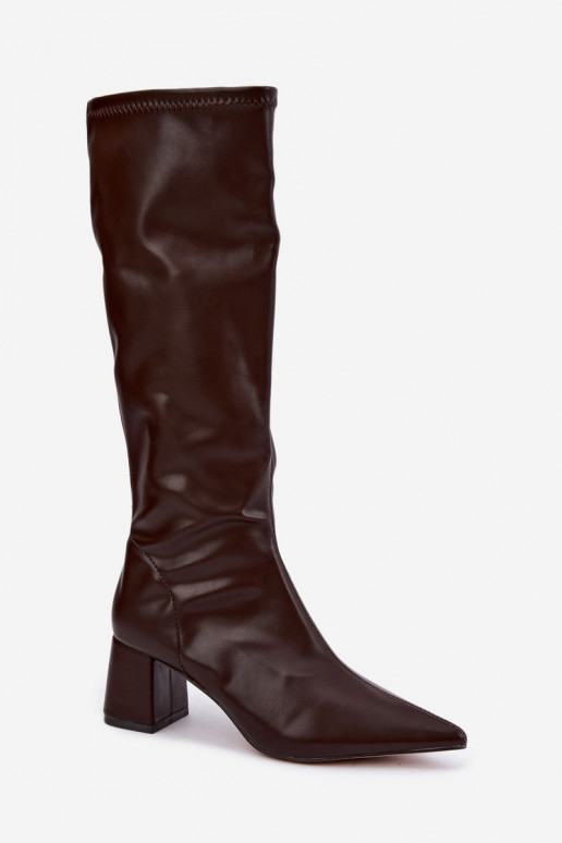 knee-high boots with heels and pointed toes made of faux leather in chocolate Amora