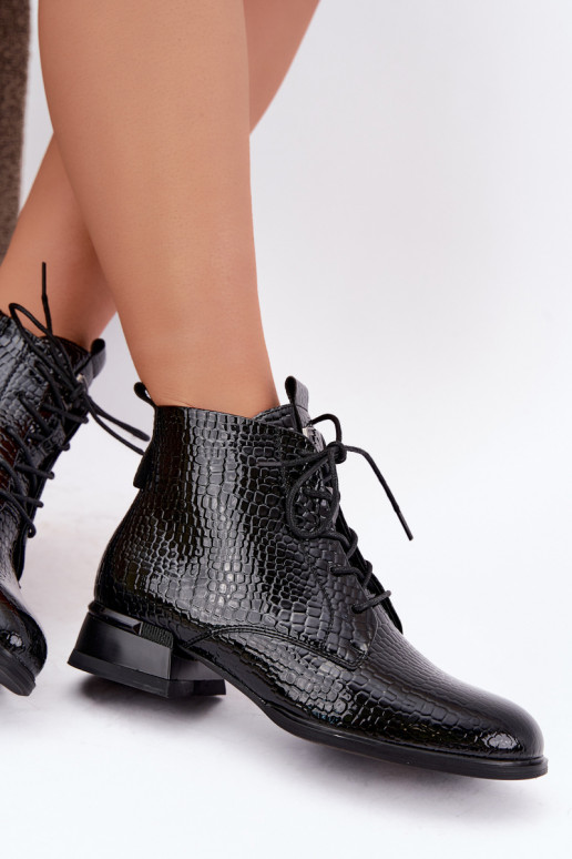 Patent effect ankle boots with embossing insulated in black Vinceza 58659