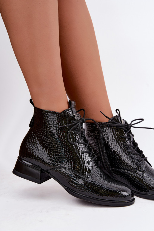 Patent effect ankle boots with embossing insulated in black Vinceza 58659