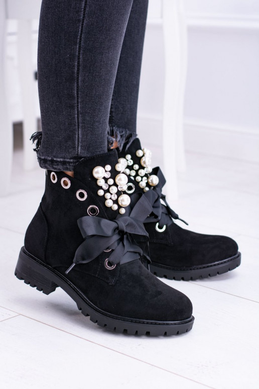 Warm ankle boots with faux pearls and ribbon in black Perla
