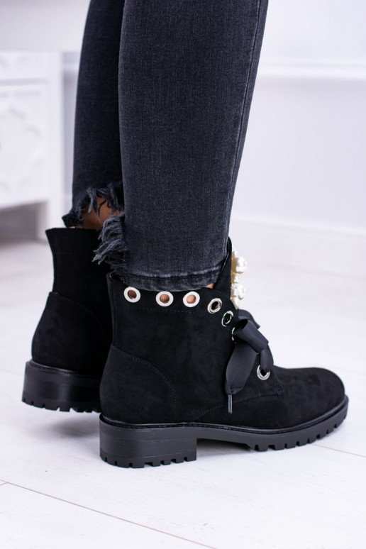 Warm ankle boots with faux pearls and ribbon in black Perla