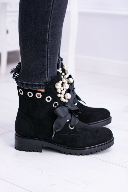 Warm ankle boots with faux pearls and ribbon in black Perla