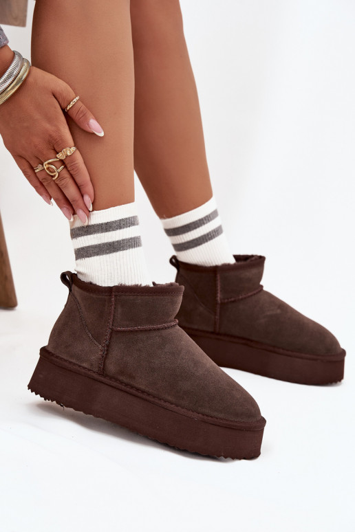 Women's snow boots made of faux suede with platform Vinceza 97962 in chocolate color