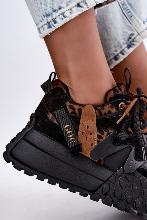 Czarne sneakersy z sztucznego zamszu z platformą i detalami w panterkę GOE UU2N4017