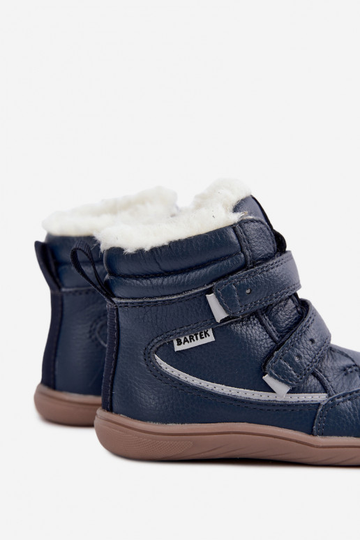 Skórzane dziecięce buty śniegowe Barefoot Bartek 8401456 w ciemnoniebieskim kolorze