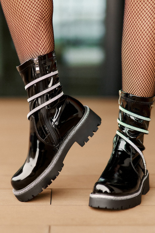 Patent ankle boots with decoration in black Kikizelle