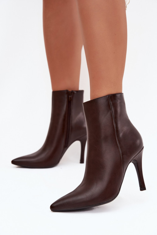 Insulated women's ankle boots with thin heels, faux leather, in chocolate Nolisse