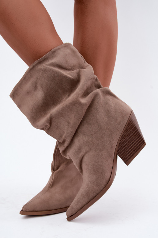 Women's wrinkled ankle boots with block heel in sand color Cazela