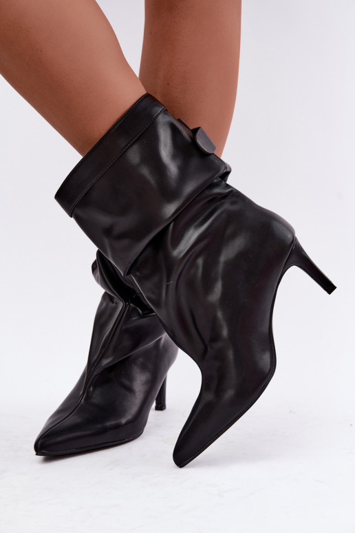 slip-on ankle boots with thin heels and straps in black color Soreya