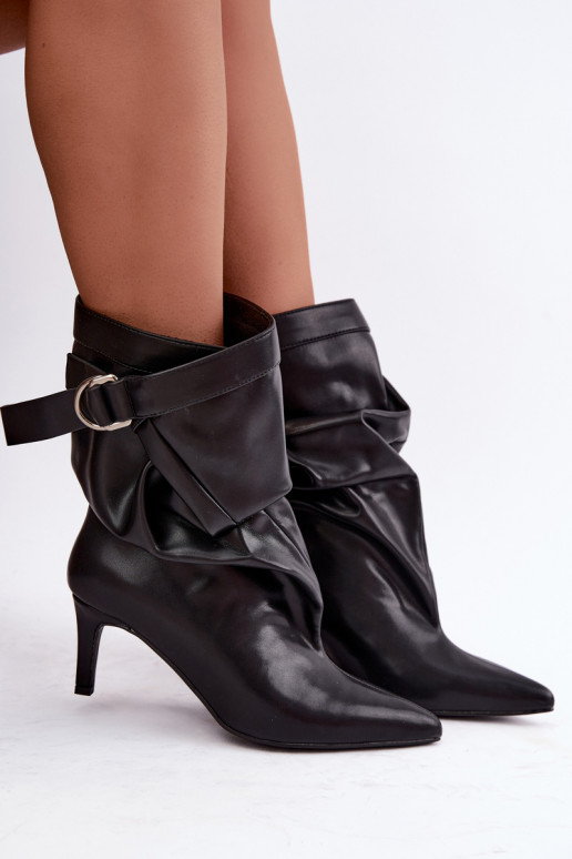 slip-on ankle boots with thin heels and straps in black color Soreya