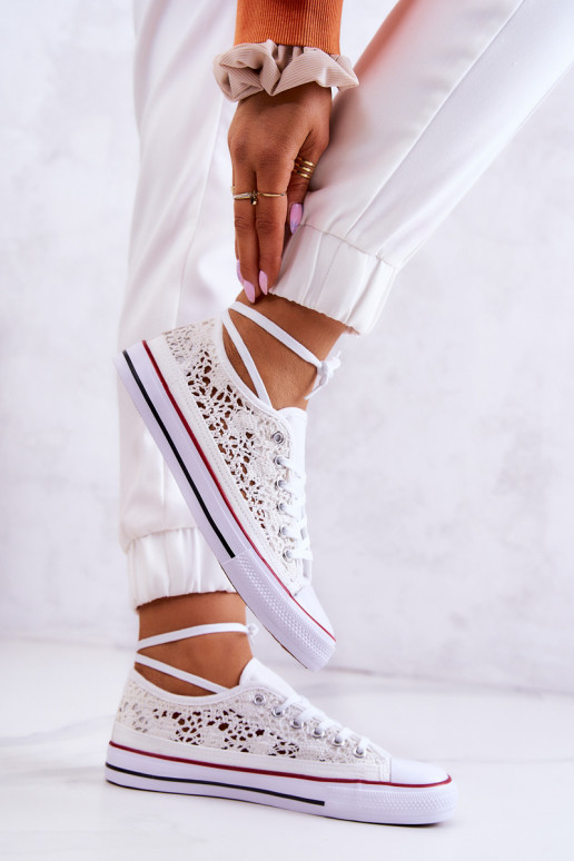 White women's shoes with lace motifs Venture