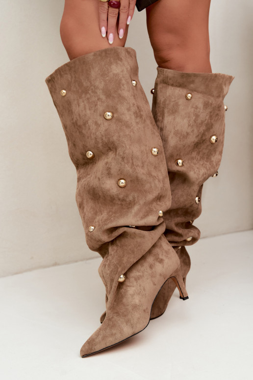 Slip-on knee-high boots with thin heels and ornate details in sand color Beladine