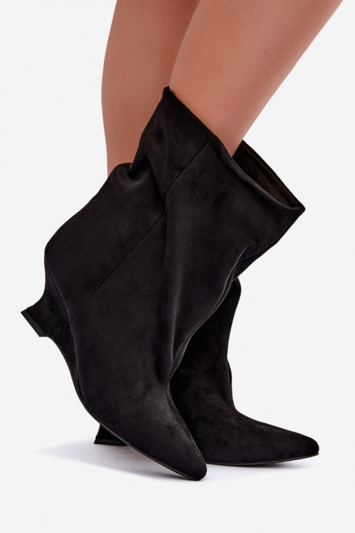 Slip-on ankle boots with platform in black color Coralise