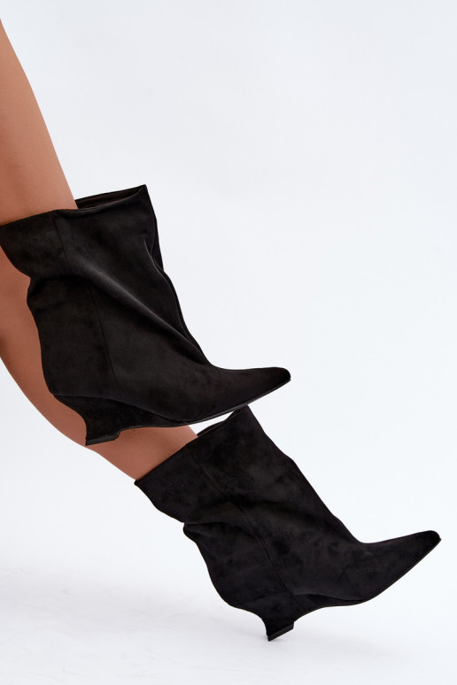 Slip-on ankle boots with platform in black color Coralise