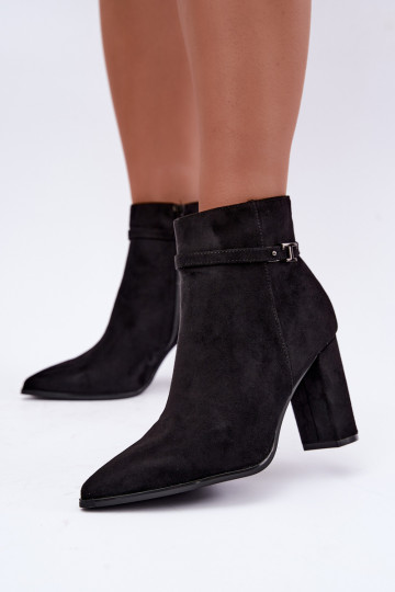 ankle boots with heels and decorative straps in black color Preselle