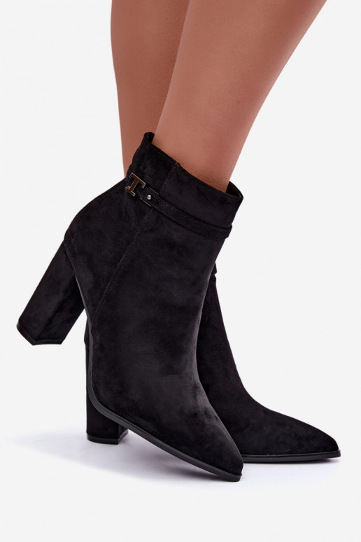 ankle boots with heels and decorative straps in black color Preselle
