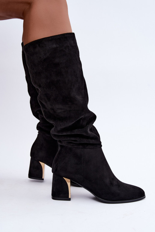 Warm wrinkled knee-high boots with heels in black Ivenna
