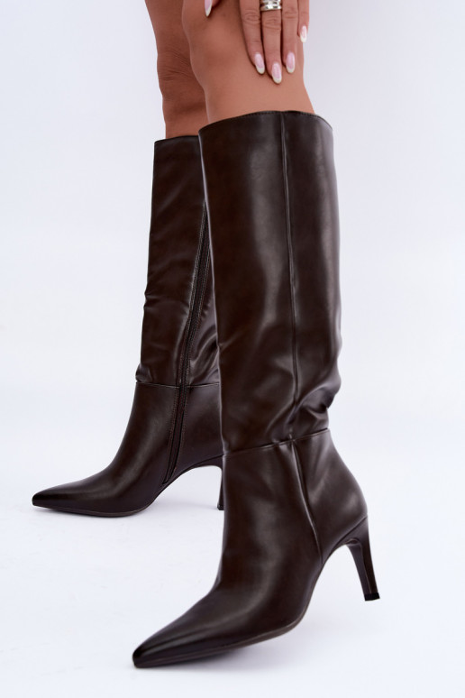 Warm knee-high boots with ruffles and heels in chocolate Rodeline