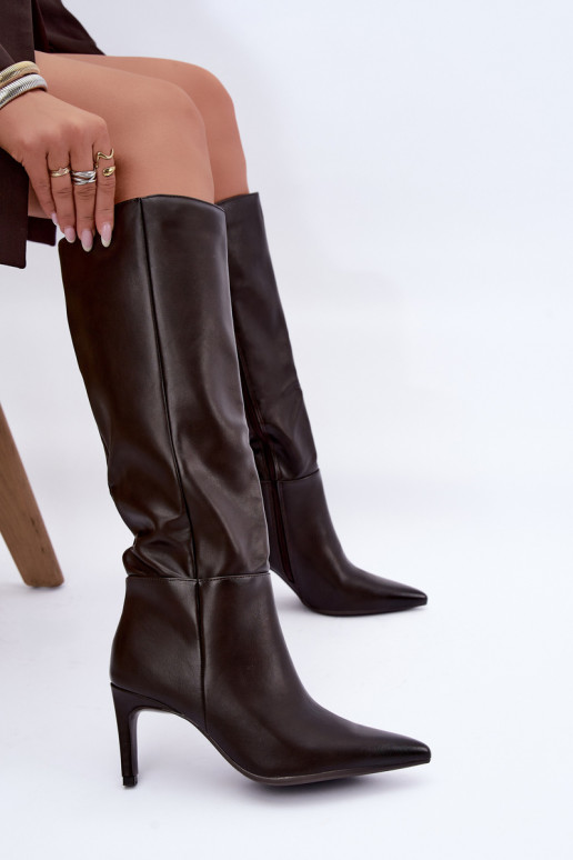 Warm knee-high boots with ruffles and heels in chocolate Rodeline