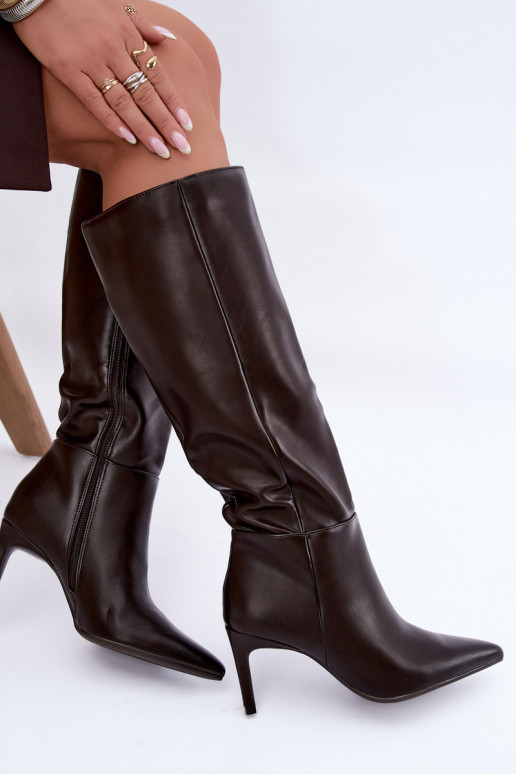 Warm knee-high boots with ruffles and heels in chocolate Rodeline