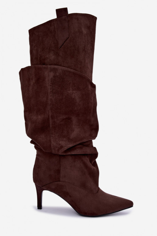 ocieplane kozaki za kolano z falbanami i cienkimi obcasami w kolorze czekoladowym Emerine