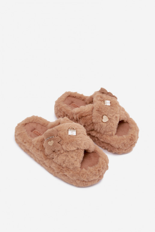 slippers with fur and beautiful details in sand Jesselle