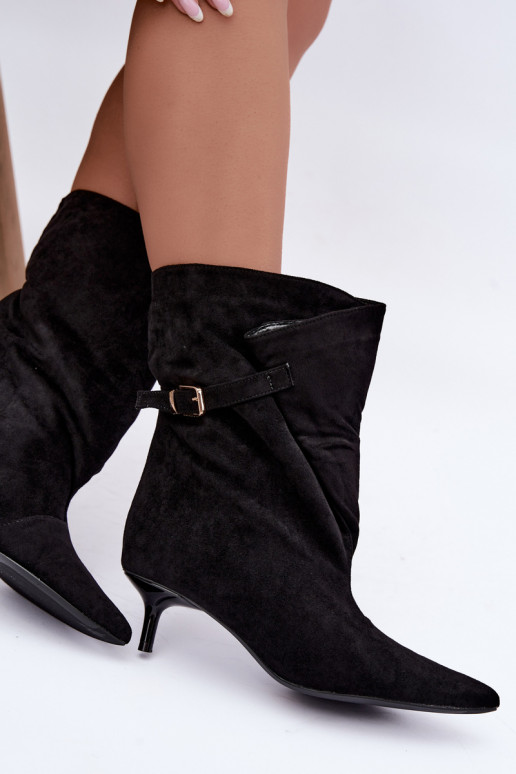 Low-heeled ankle boots with buckles in black color Canelisse